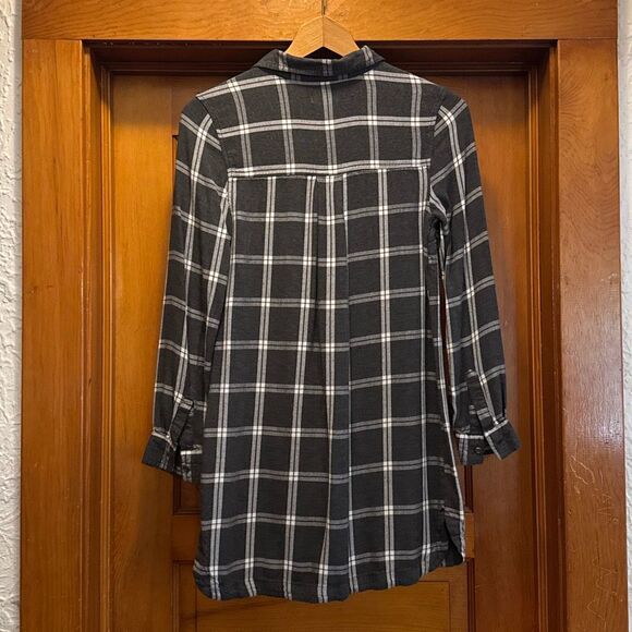 Old Navy Grey Plaid Popover Pintuck Shirt Blouse Women’s Small - Picture 5 of 7